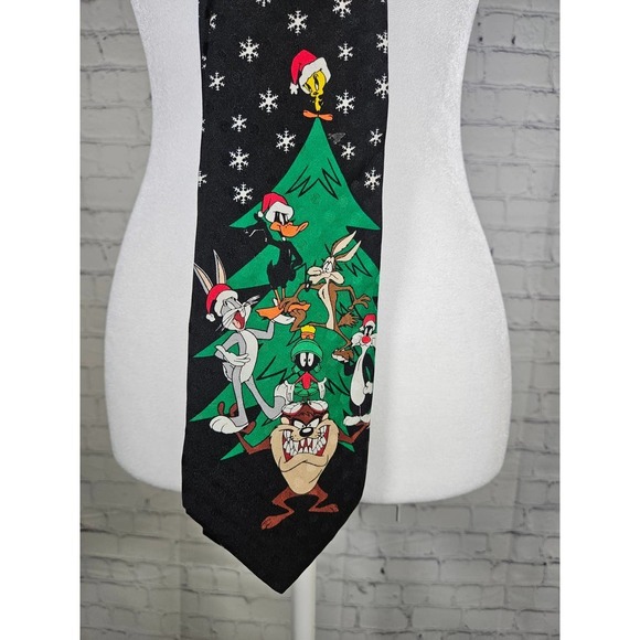 Vintage Looney Tunes 100% Silk Men's Tie Christmas Holiday Black Stars Character - Picture 2 of 4